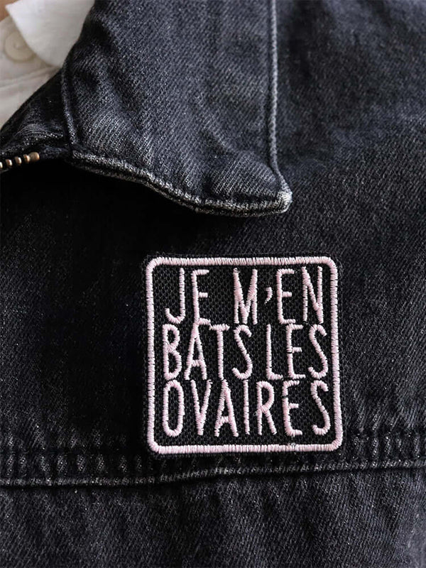 broche brodée "J'm'en bats les ovaires !"